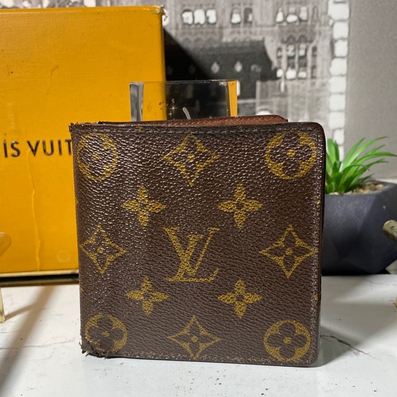 Authentic Louis Vuitton Monogram Marco Wallet - Picture 2 of 15